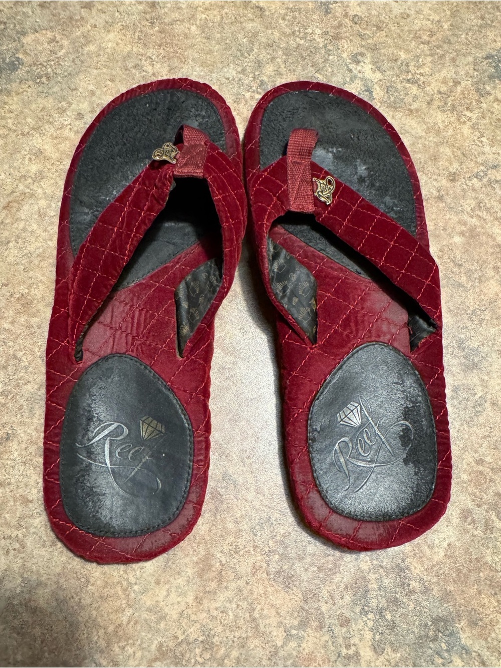 Reef Men’s Burgundy Quilted Velvet Flip Flops